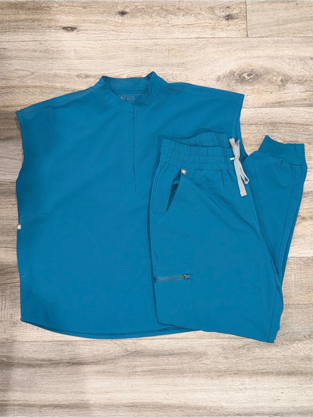 FIGS Scrub Top and Scrub Pants -Teal